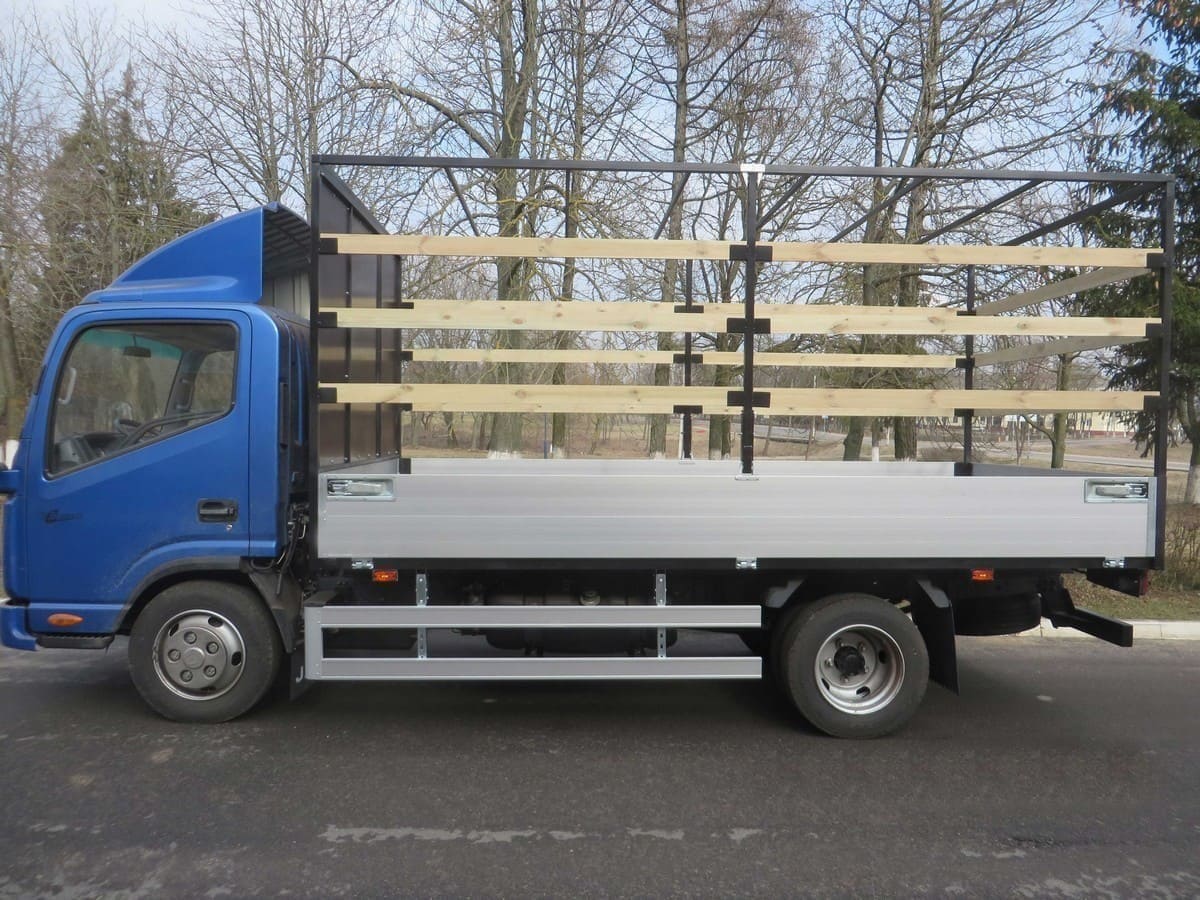Каркасы на грузовик Каркасы на грузовик с деревянной обрешёткой, стальными стойками и алюминиевыми бортами